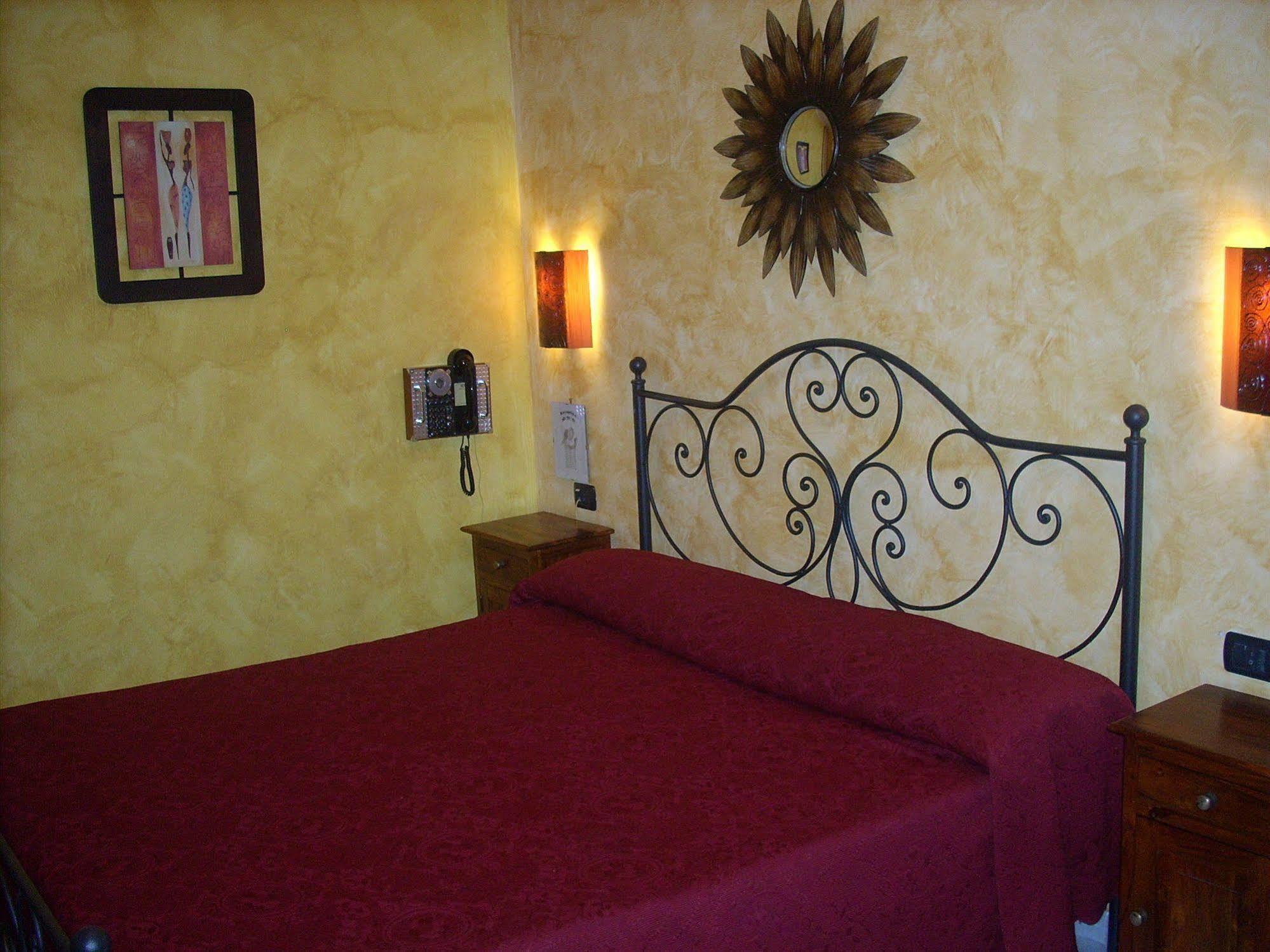 Viennese Due Hotel Рим Екстериор снимка