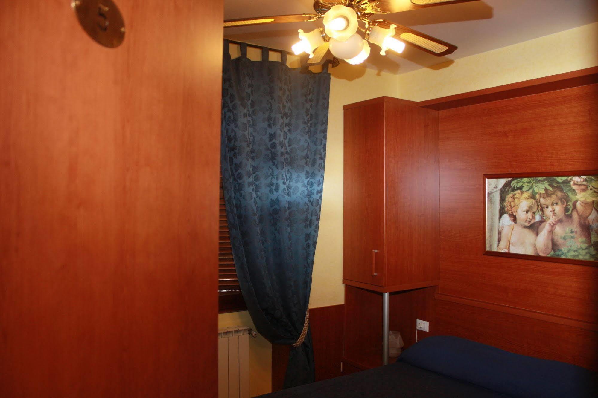 Viennese Due Hotel Рим Екстериор снимка