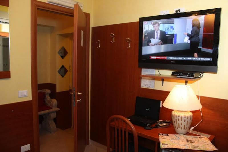Viennese Due Hotel Рим Екстериор снимка